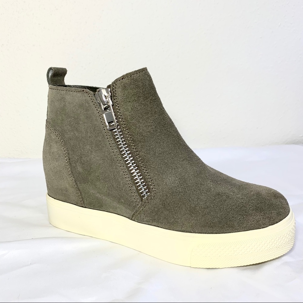 Steve Madden Women’s wedgie sneaker gray